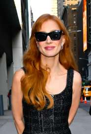 jessica-chastain-stuns-in-gucci-rene-caovilla-for-the-tonight-show-2.jpg