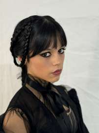 jenna-ortega-unveils-wednesday-season-2-s-dark-romance-for-who-what-wear-september-2025-0.jpg
