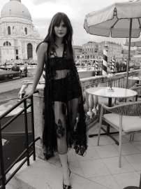 emilia-jones-black-and-white-photoshoot-at-venice-film-festival-august-2025-1.jpg
