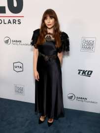 elizabeth-olsen-at-yes-scholars-25th-anniversary-gala-in-los-angeles-09-04-2025-3.jpg