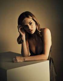 samara-weaving-at-a-portraits-studio-at-2025-tiff-in-toronto-september-2025-8.jpg