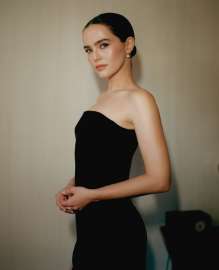 zoey-deutch-at-a-photoshoot-september-2025-6.jpg