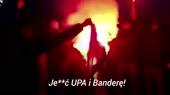 Поляки сожгли флаг Украины.mp4