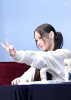 ANNIE-AT-FANSIGN-EVENT-documents-2.jpeg