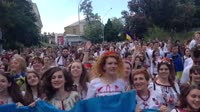ШОК!!! Молодая бандеровка кричит Кто не скачет, тот москаль.mp4