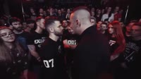 Накуреный в тачке четко валит под жесткий басс.webm