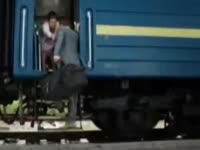 А НУ КА УБЕРИ СВОЙ ЧЕМОДАНЧИК.mp4