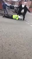 Лондон инспектор выдает штраф не в том районе и получает последствия просто за выполнение своей работы.mp4