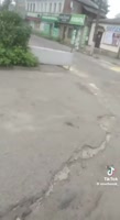 Хохлы мародерят Волчанск.mp4