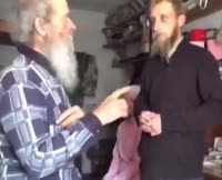 батя отец отправляет сына-сыча в свободную жизнь.mp4