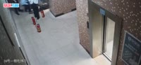 Литиевыйаккумуляторвзрываетсявлифтекитаецсгораетзаживо.mp4