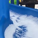 Кот скользит.webm