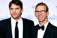 ashton-kutcher-net-worth-2-640x420.jpg