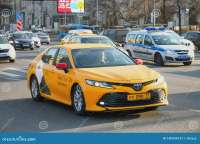toyota-camry-москва-россия-ое-апреля-автомобиль-такси-в-улице-города-145934151.webp