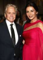 michael-douglass-catherine-zeta-jones-11-efdc4bd19056472ab6aa2f4e92ba3d0a.jpg
