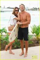 alessandra-ambrosio-cheers-on-boyfriend-buck-palmer-surfing-07.jpg