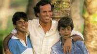 enrique-iglesias-with-his-father-and-brother72.jpg