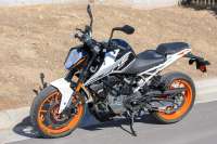 2020-KTM-200-Duke-Test-sport-motorcycle-6-2930976148.jpg