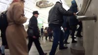 Знакомство в метро.mp4