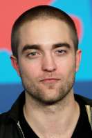 Robert-Pattinson-posed-Berlin.jpg