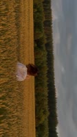 elviraaaam-juliayi-фотст-в поле-4.mp4