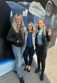 kate-tice-spacex-v0-49dxlfdkynud1.jpg
