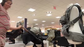 🌻 Jessica Kirsh - This stroller costs $1,100! [1950880554502483968].mp4