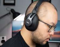AKG-K371-BT-Head-fit-side-scaled.jpg