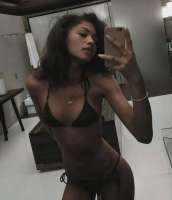 zendaya-bikini-v0-sxqkjekh1gv91.webp
