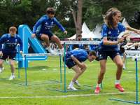 louis-tomlinson-training-for-soccer-aid-feat-bella-ramsey-v0-zrd3gy3apm6f1.jpg