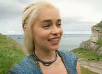 Emilia-Clarke-Cant-Stop-Laughing-As-She-Speaks-On-The-Set-O[...].gif