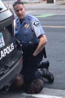 GeorgeFloydneckkneltonbypoliceofficer.png