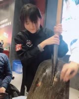 тупые китайцы жрут с лопаты.webm
