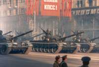 385px-OctoberRevolutioncelebration1983.png