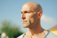 bald-man-his-40s997602-43[1].jpg