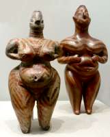 FrauenstatuettenHacilar.jpg