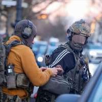 gsg9-operators-deployed-after-a-public-assassination-v0-glpti4924iqc1.jpg