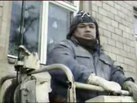 Мужик спускается и говорит нет.webm
