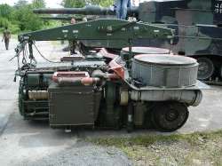 1280px-Leopard2Triebwerk.jpg