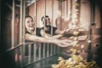 олечка платит даллары.jpg