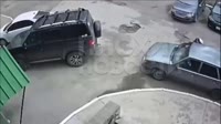 В Уфе курьер с одного удара убил мужчину, перепутавшего его автомобиль с такси.mp4