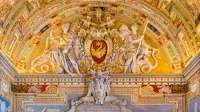 Palazzo-Boncompagni-Stemma-di-Papa-Gregorio-XIII-nel-soffitto-dei-Musei-Vaticani (8).jpg