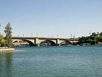 TheLondonBridgeinLakeHavasuCity(27698161465).jpg